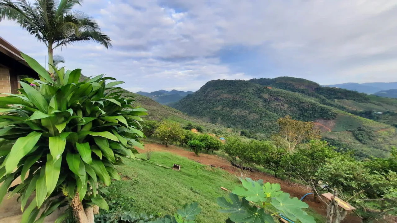 Sítio com vista espetacular para as montanhas e mar (1 hr de viagem de VV/Vix)