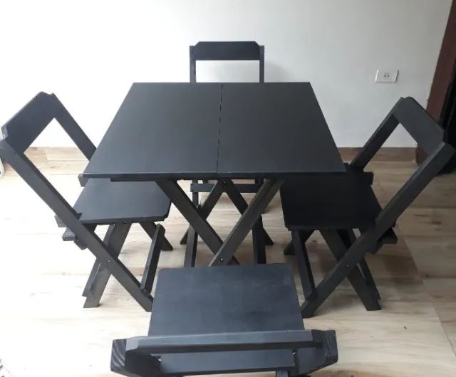 Kit com mesa+ 4 cadeiras dobráveis, consulte sobre desconto em quantidade e frete grátis