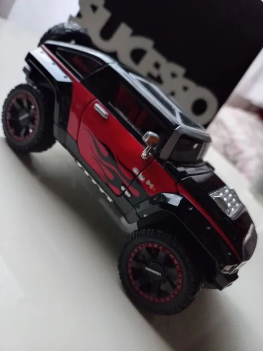 Carrinho de metal da maisto 1:24 Hummer HX