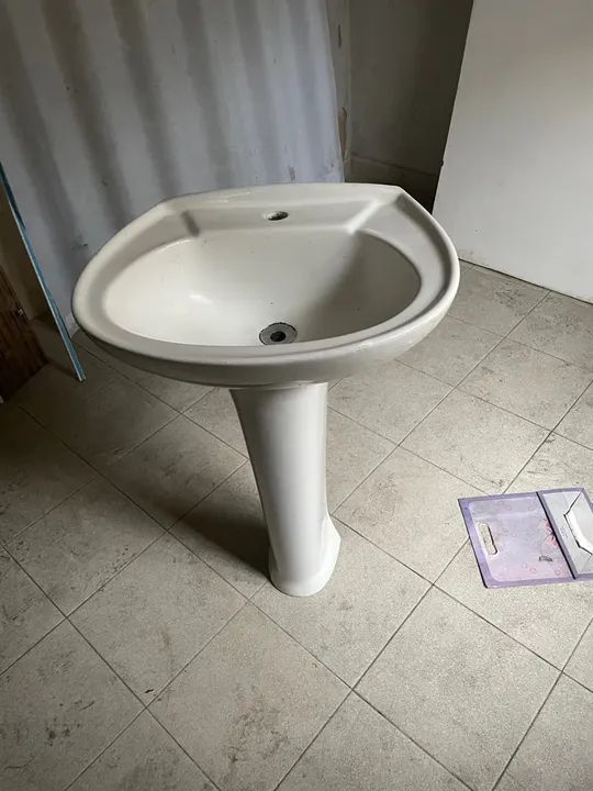 Pia de banheiro branca em ótimo estado - Foto 3