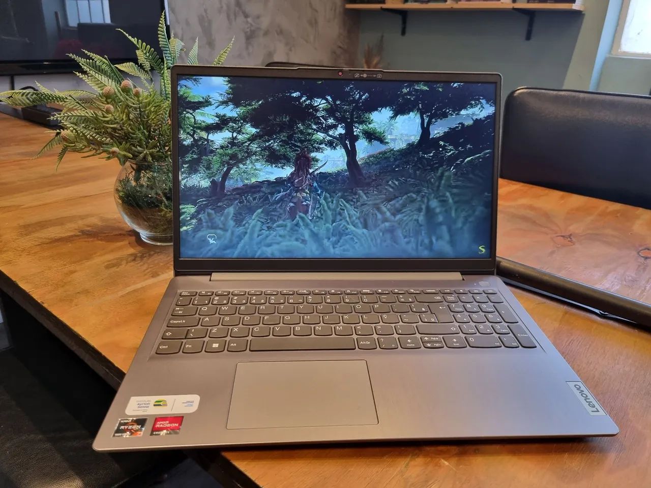 LENOVO Ryzen 7 5700 12Gb ram 256gb SSD