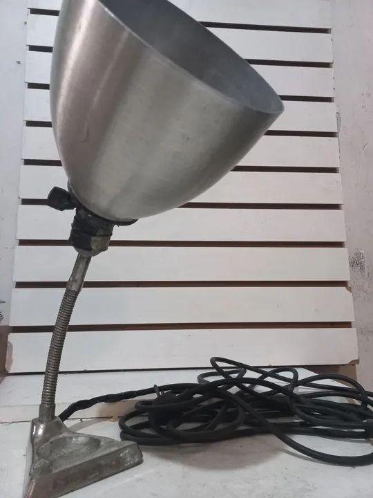 Abajur antiga pé com cinzeiro 40 cm funcionando  - Foto 4