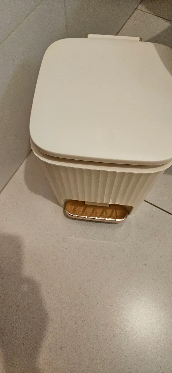 Lixeira para Banheiro com Pedal Elegante