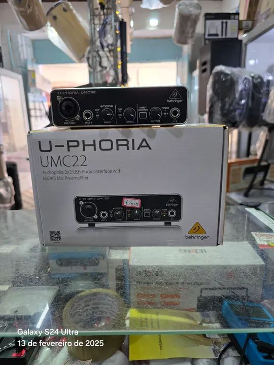 Interface de Áudio Behringer U-Phoria UMC22