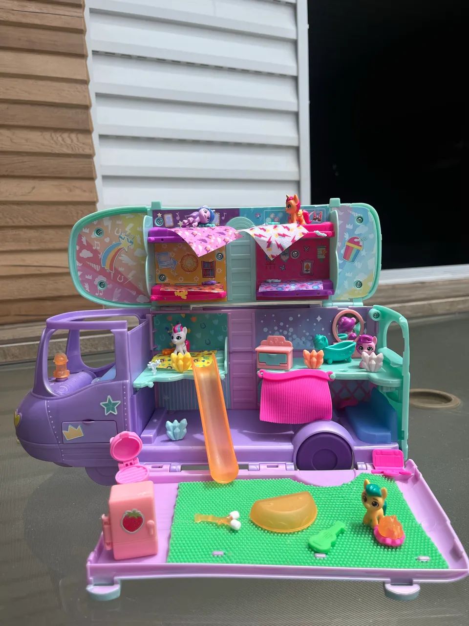 Conjunto de Mini Figuras e Acessórios - My Little Pony - Mini World Magic - Trailer Mágico - Foto 3
