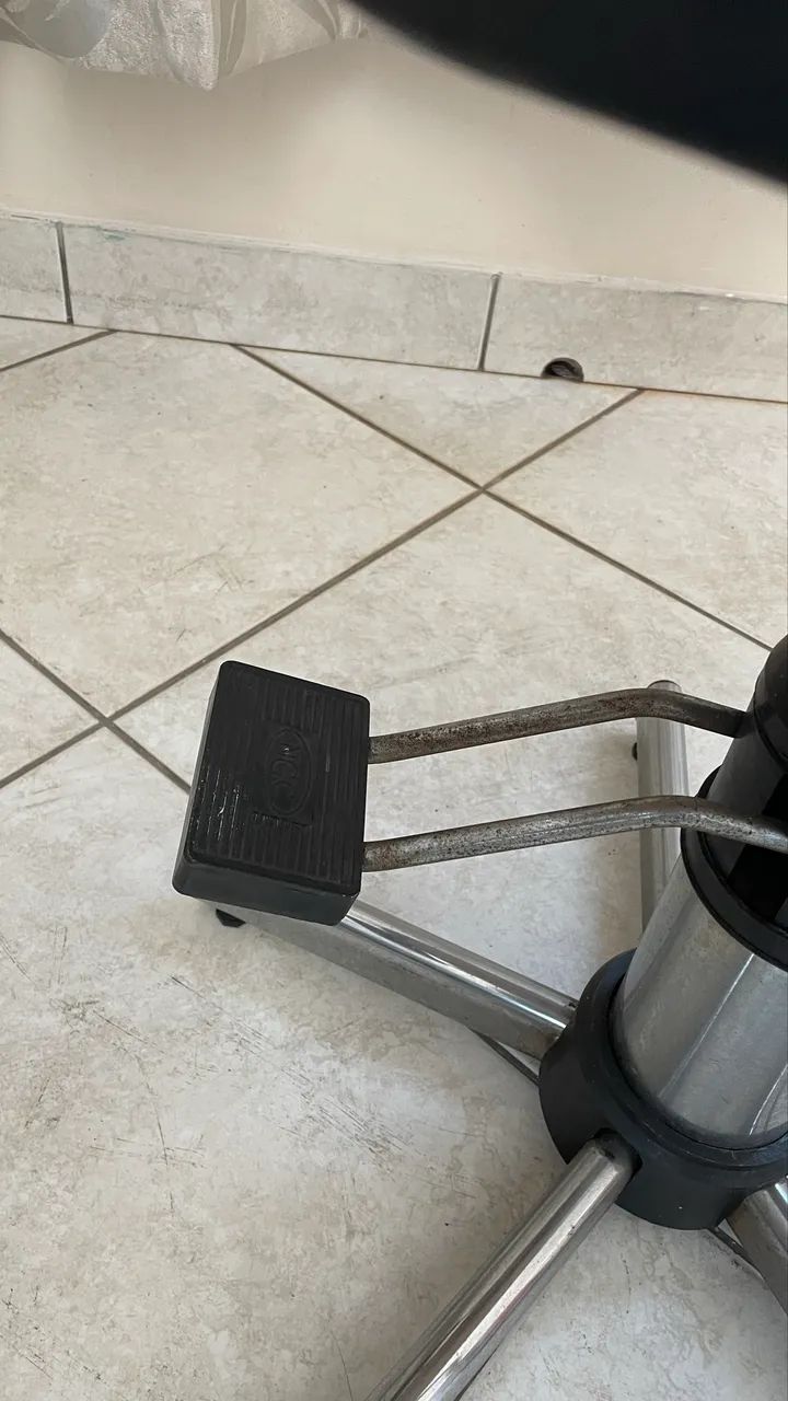 2 Cadeiras Hidráulicas NGC com apoio de pés e encostos de cabeça  - Foto 5