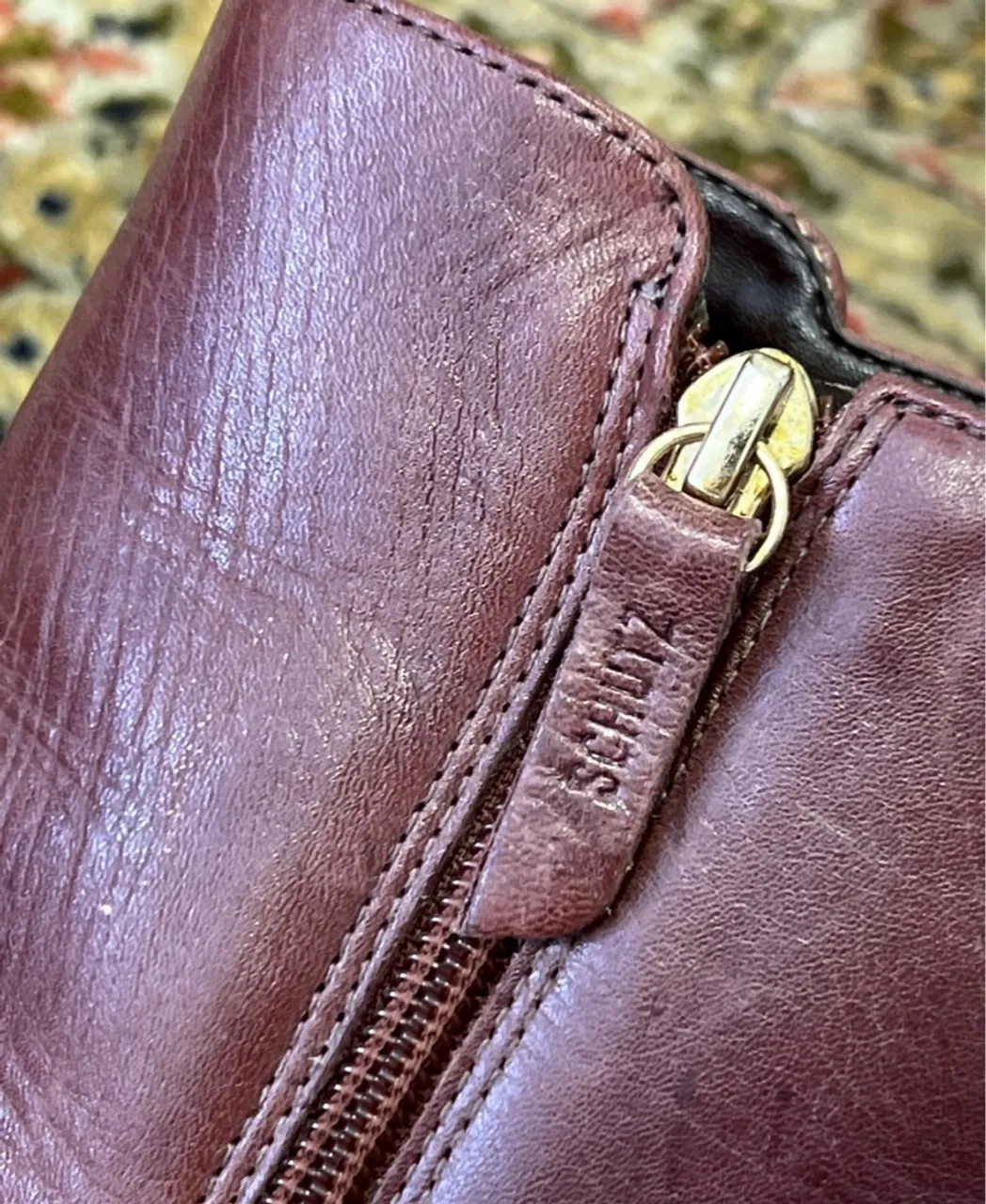 Bota marrom da schutz