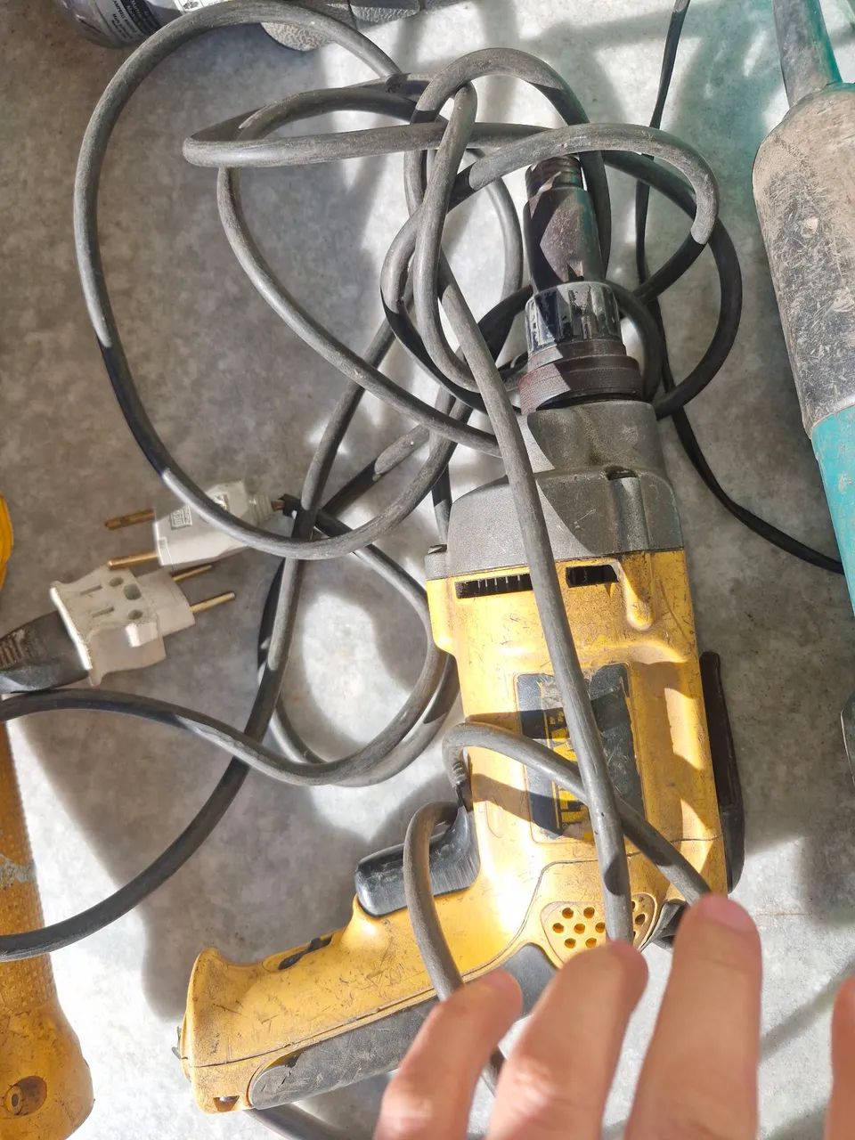 Parafusadeira com. Controle  de torqueDW268B264842832240897121