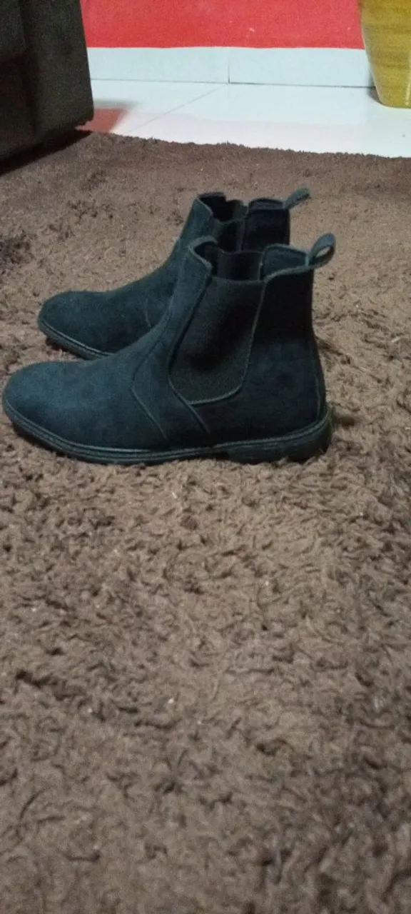 Bota de couro preta super confortável e boa