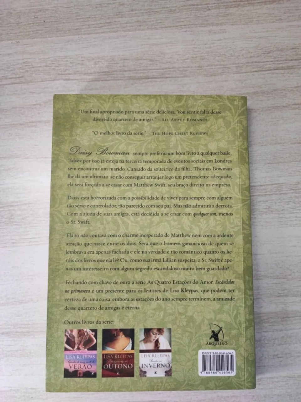 Livro - Escândalos na Primavera - Lisa Kleypas - Foto 3