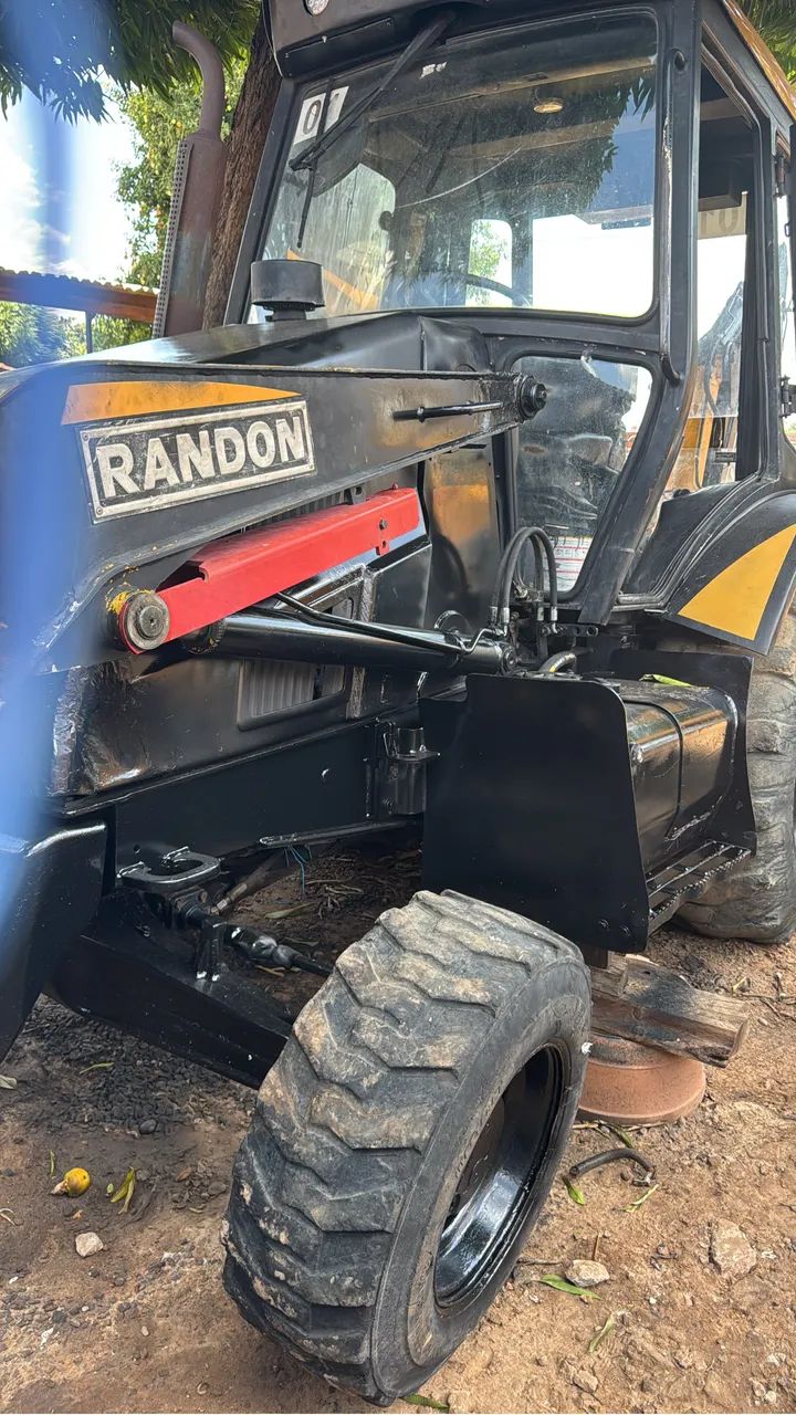 Retroescavadeira Randon - Foto 2