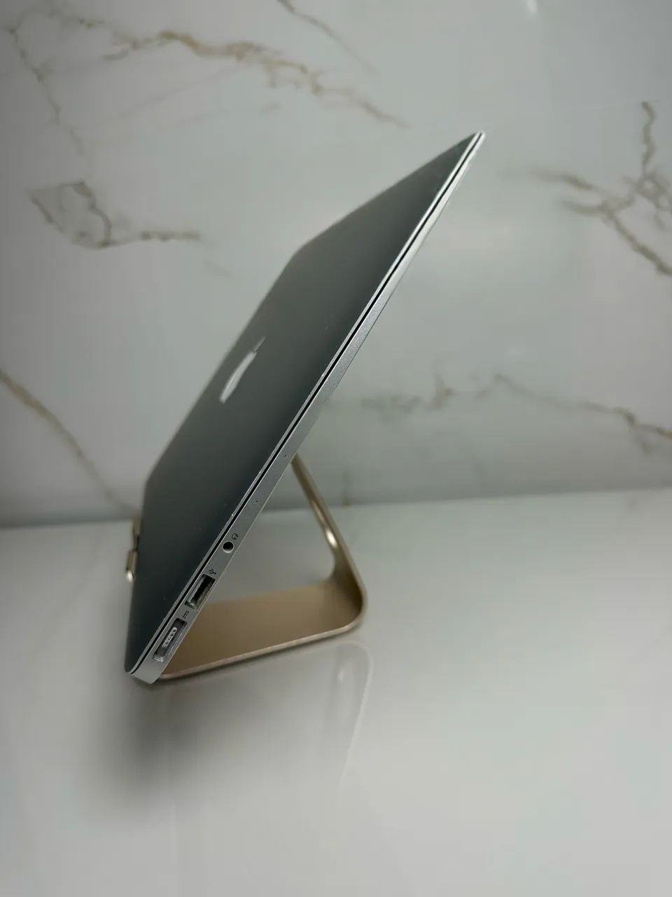 MacBook Air 13インチ(2015) i5 8GB 256GB　中古 Apple