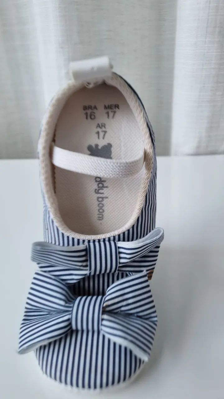 Sapatinhos de bebê em azul e branco com laço Teddy Boom. 16 - Foto 3