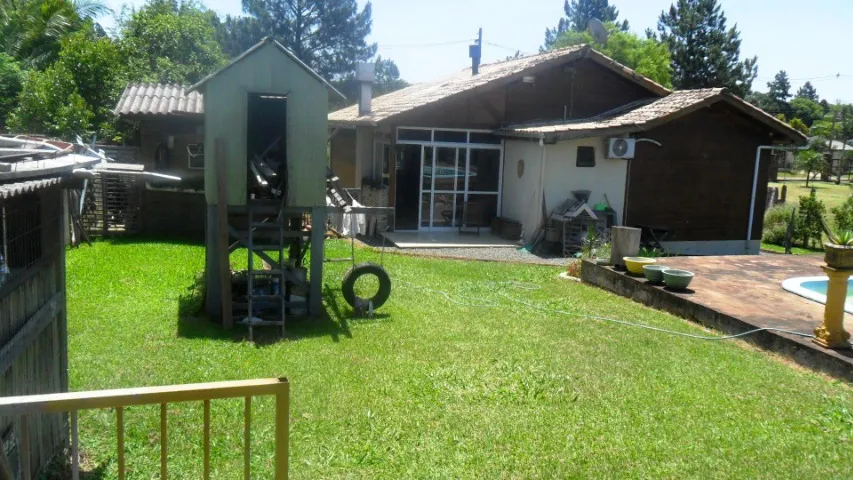 Sitio 1000m² com casa e piscina no Condado Del Rey em Gravataí.