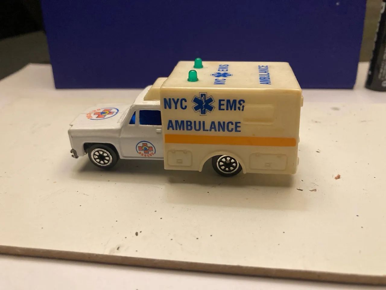 Brinquedo de Resgate -Wenco.1980 - Helicóptero e Ambulância . - Foto 2