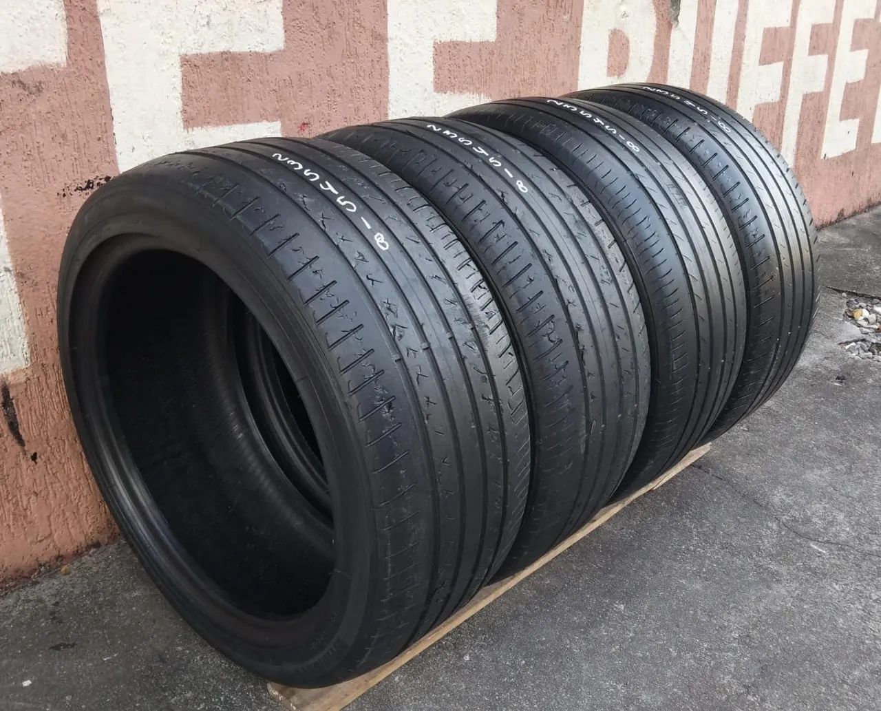 Jogo de pneu 235 45 aro 18 Goodyear - Foto 2