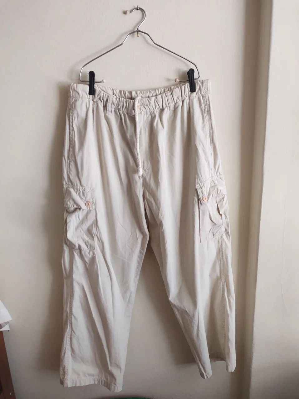 calça bolso creme tamanho GG veste 48 