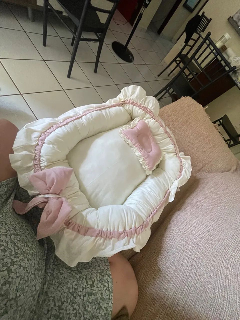 Ninho para bebê com laço e almofada. Cor: Rose/palha - Foto 3