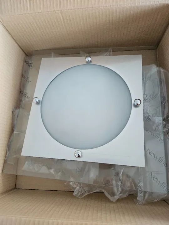 Luminárias em perfeito estado de conservação. 