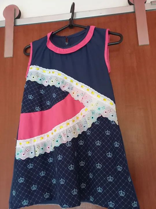 Vestidos Infantis Feminino 10 reais cada peça.