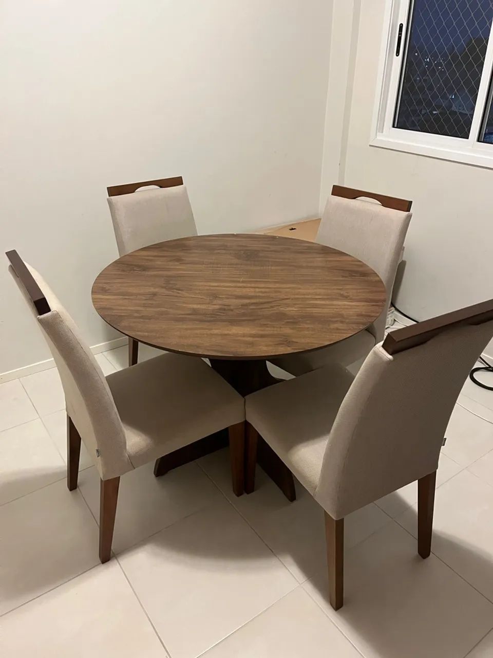 Mesa com cadeiras - Foto 2