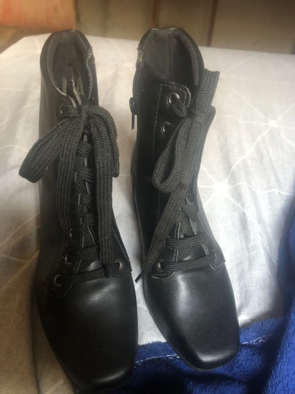 Botas pretas de cano baixo