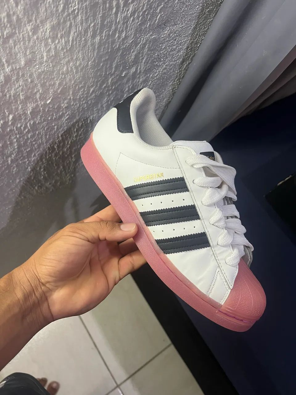Vendo um adidas branco com rosa original feminino Calçados