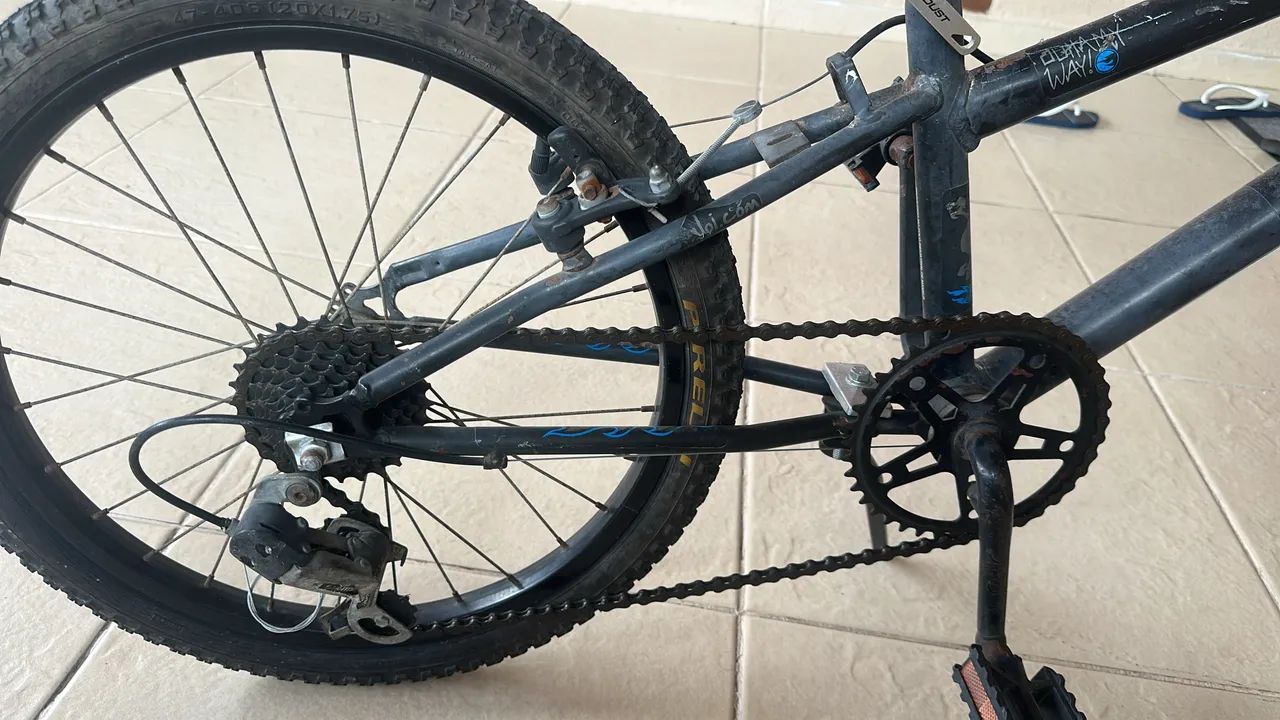 Bicicleta aro 20 Caloi série Hotwheels - Foto 3