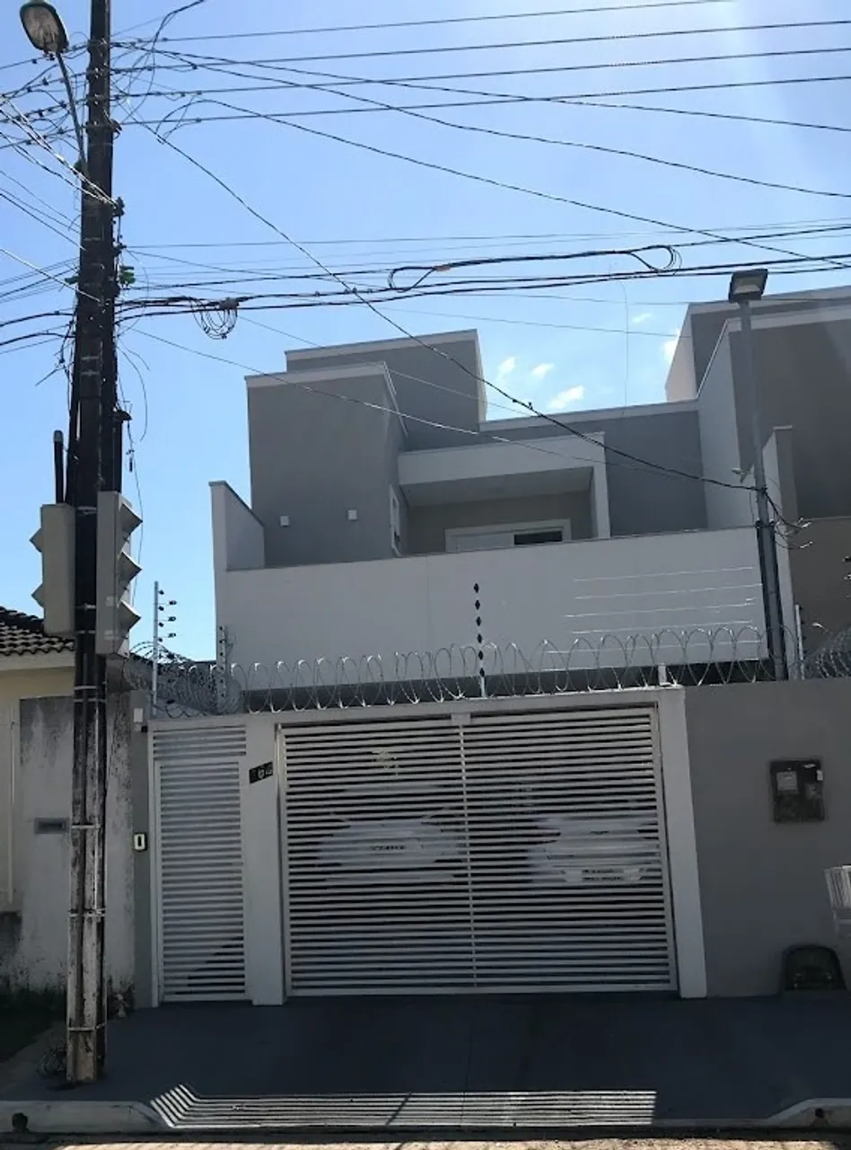 Casa em Rua Fechada no Santa Cruz II semimobiliada com energia solar