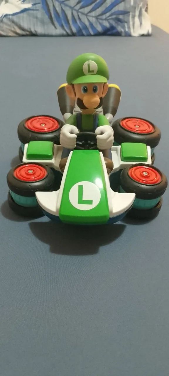 Carrinho de controle remoto Luigi