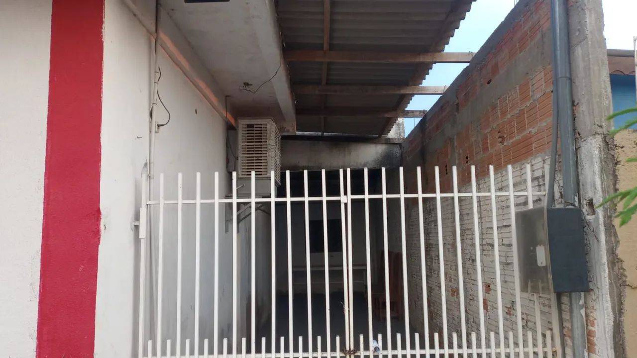 Vendo Salão comercial com casa no fundo Jd. Conquista. - Foto 4
