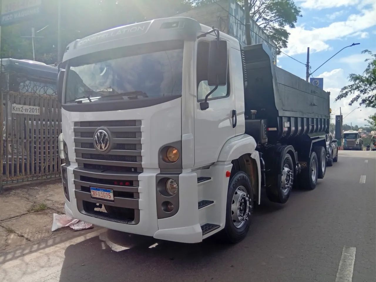 VW 24-330 8x2 Báscula