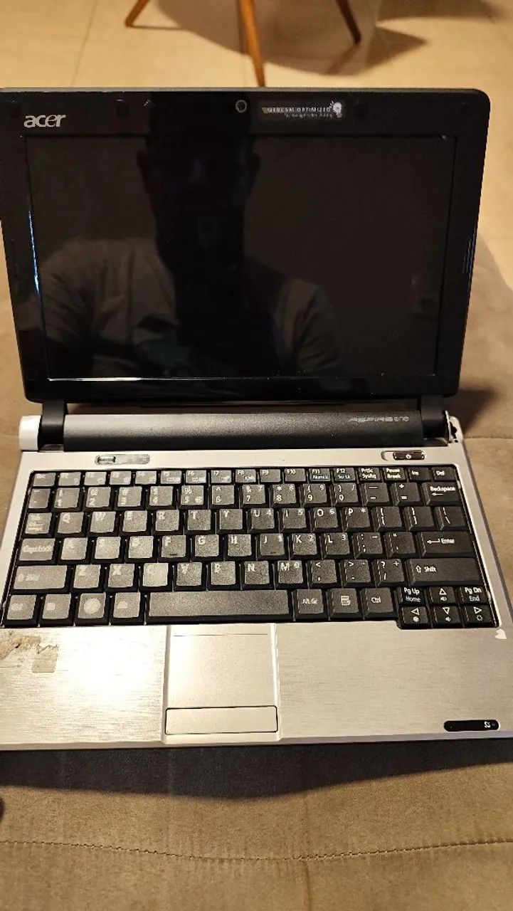 Notebook Acer Aspire One, Funcionando, Pequenos Detalhes de Uso, Com Carregador - Foto 2