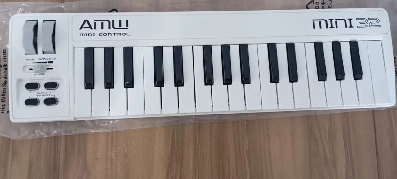 Pedal e teclado controlador  