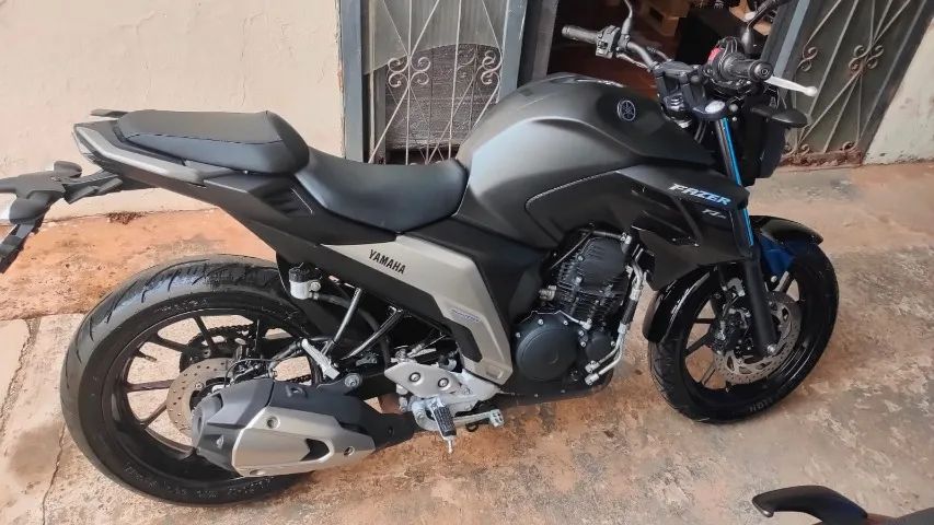 FAZER FZ25, 23/23, quitada.