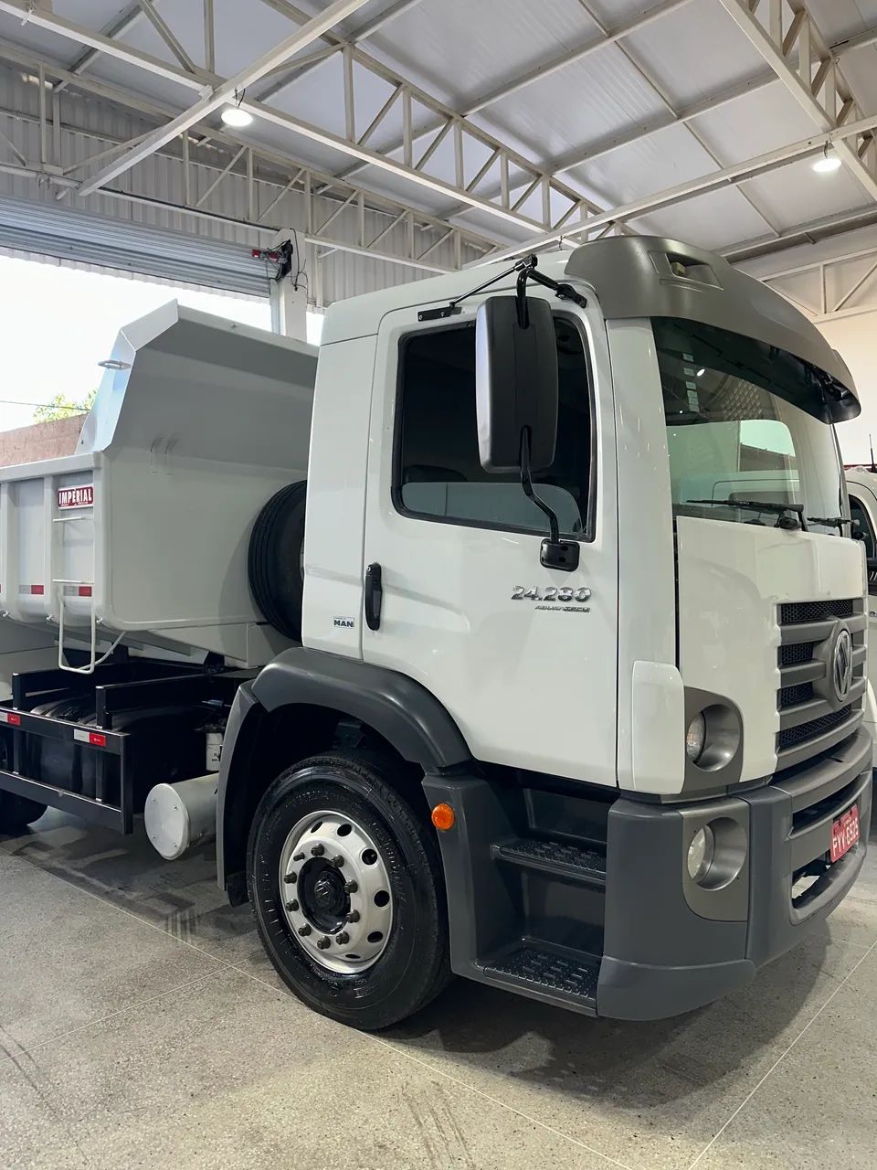 VOLKSWAGEN CONSTELLATION 24.280 6X2 - Foto 8