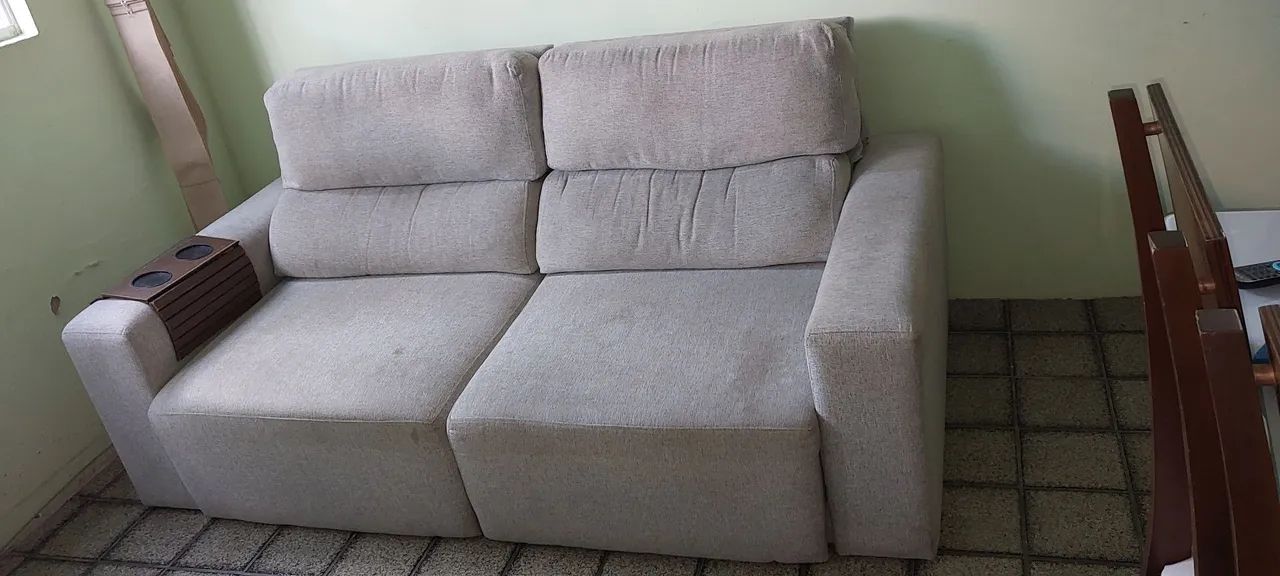 Retractable and Reclining Upholstered Sofa65104746427778122