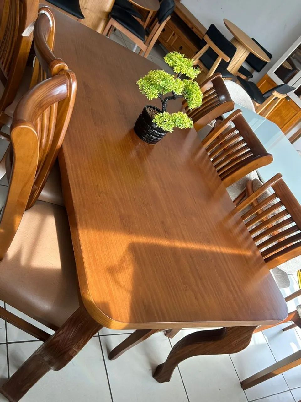 Mesa de Jantar em Madeira Maciça com 6 Cadeiras - Foto 2