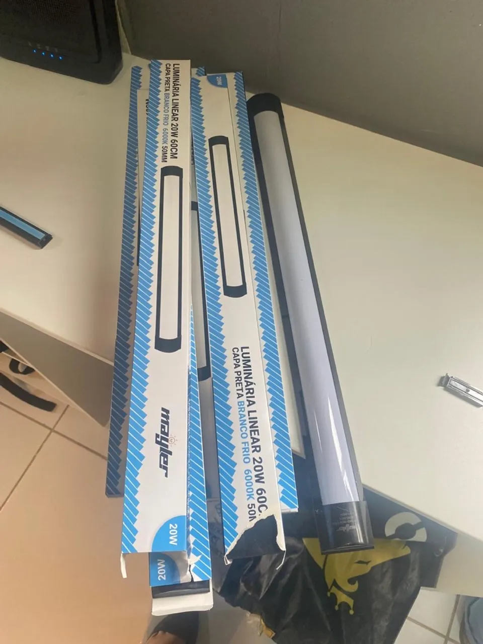 Luminária Linear LED 20W 60cm - Capa Preta