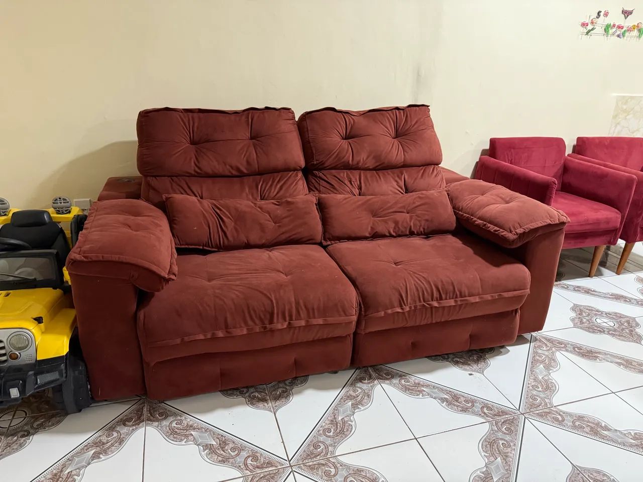 Three-seat sofa64385922338689121