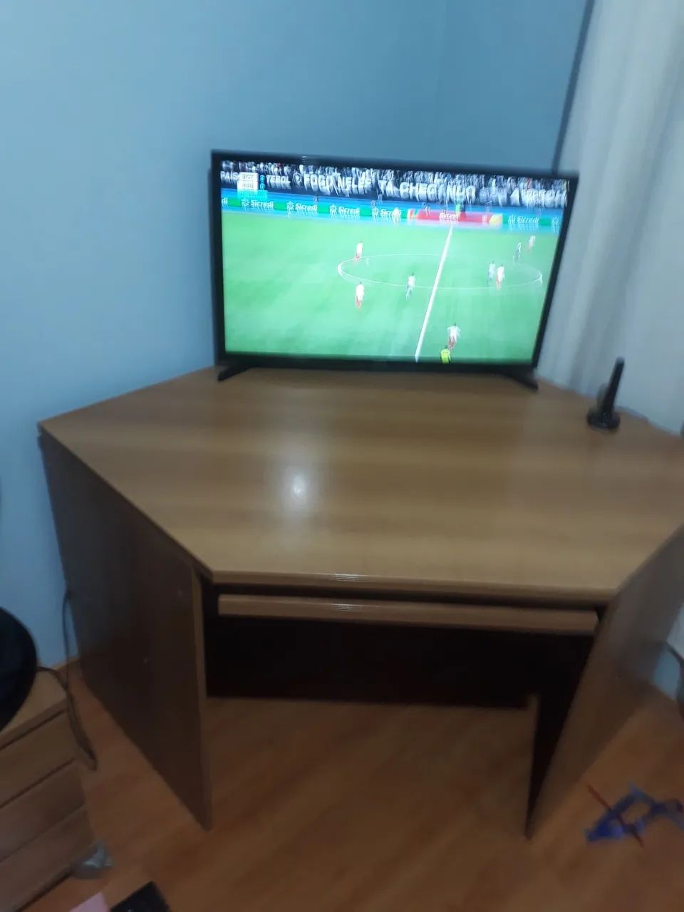 Mesa para computador alt.0,77/prof. 0,98/comp. 0,99