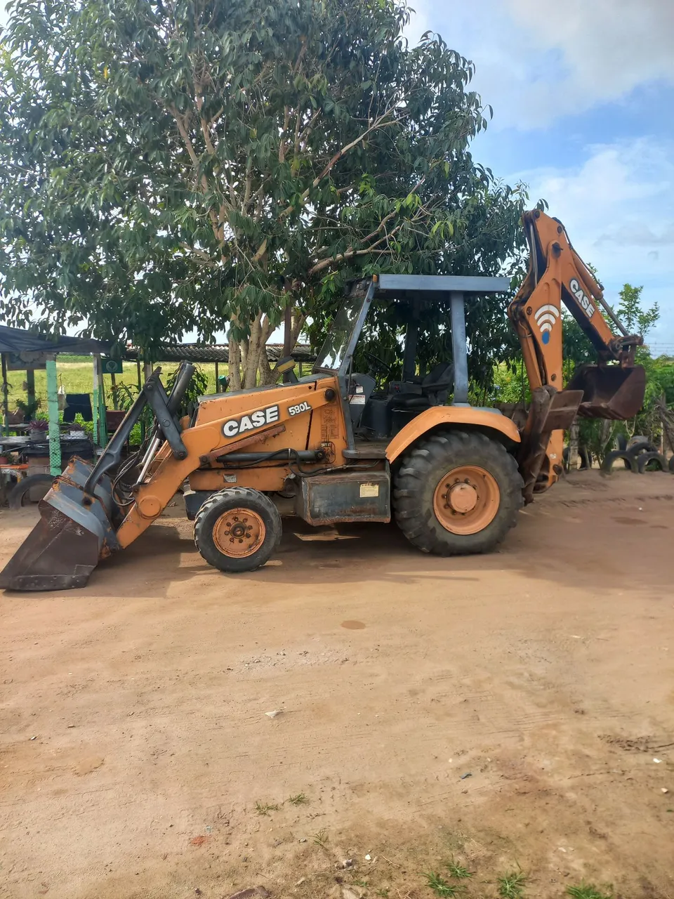 RETROESCAVADEIRA CASE 580L ANO 2004/ 4×2