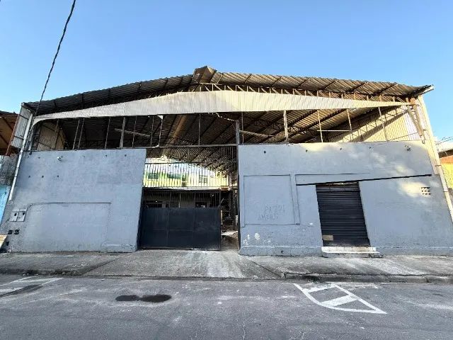 Vendo Galpão com 588m² e Prédio com Escritório em Monte Belo - R$ 2.180.000