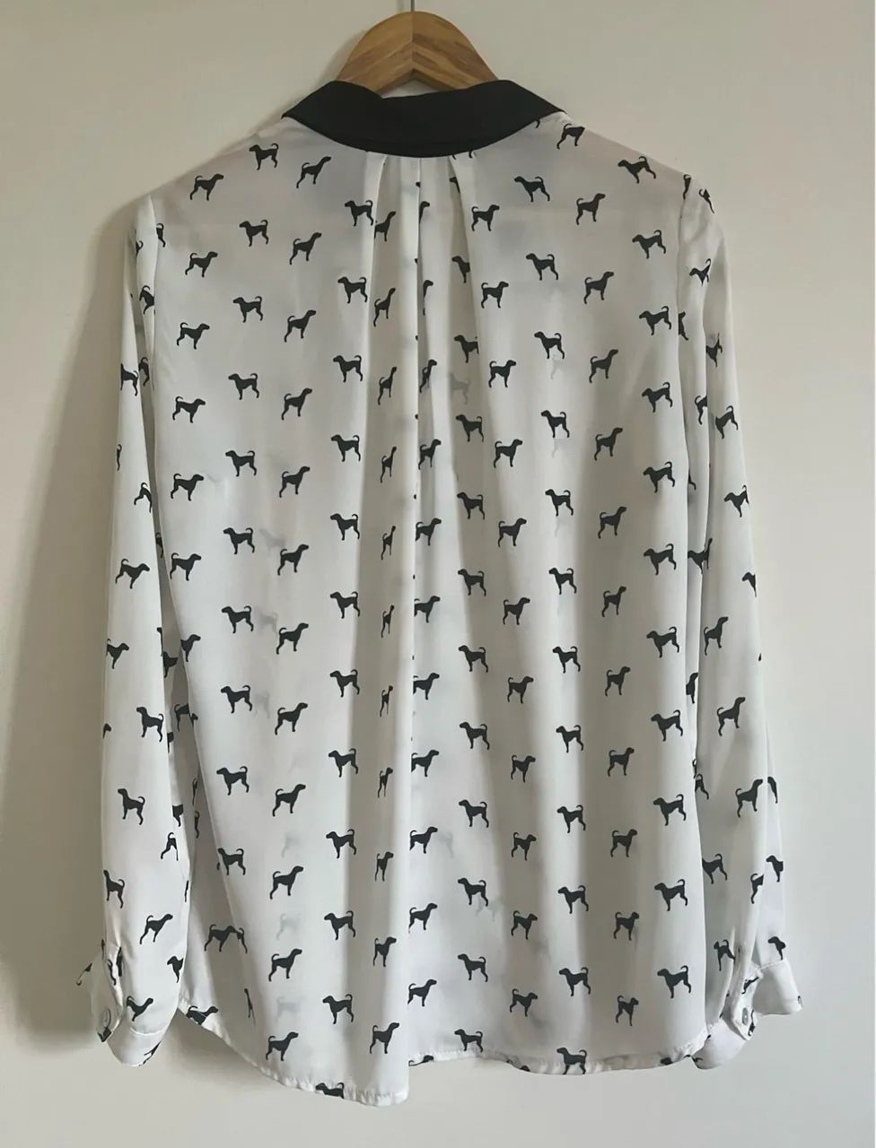 Camisa estampada branca e preta - Foto 2