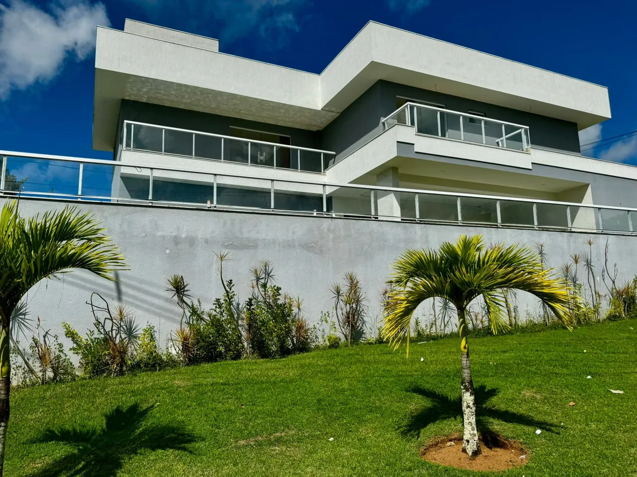 Casa à venda no Alphaville 2 - Litoral Norte | 4 suítes | Área gourmet | Piscina Descritiv