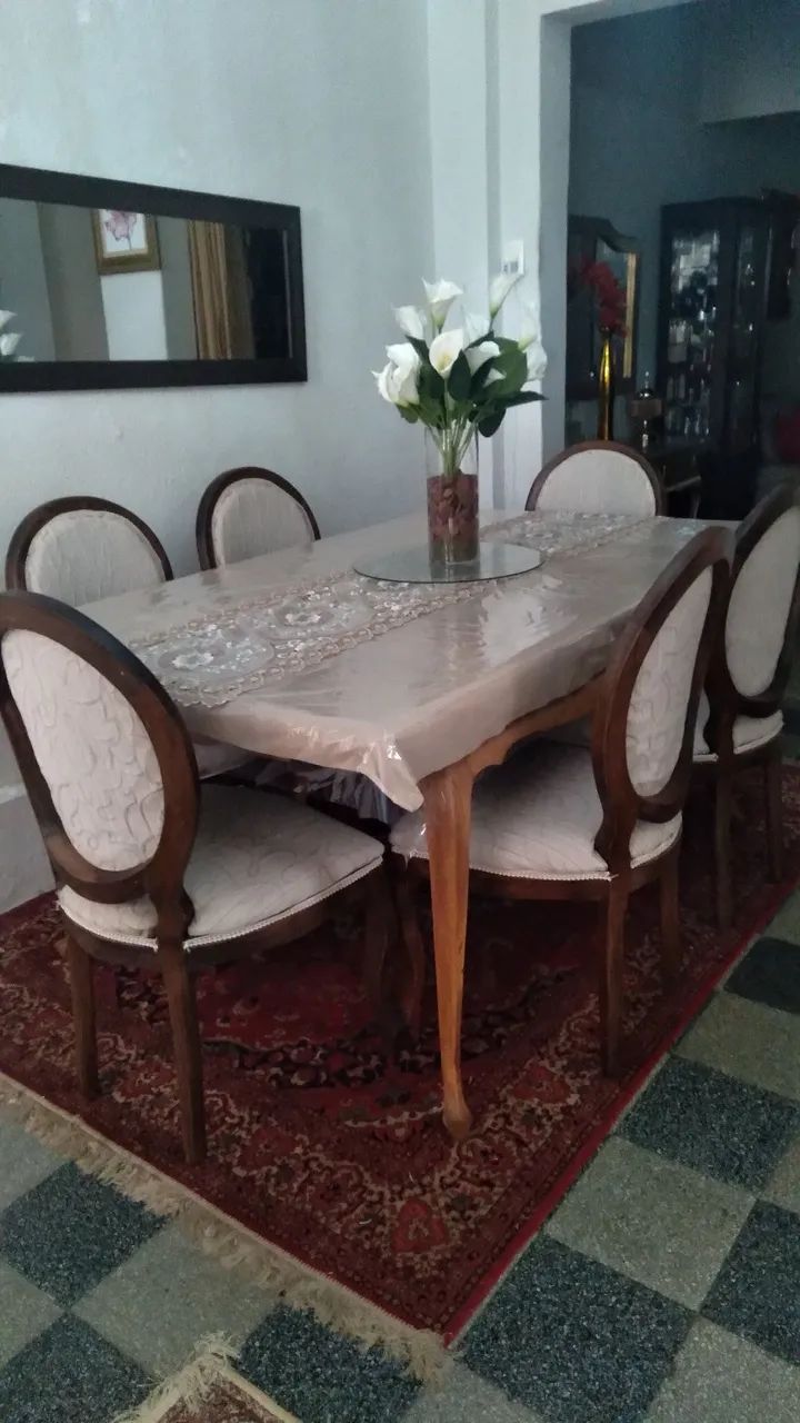 Beautiful dining table with chairs64385923682563120