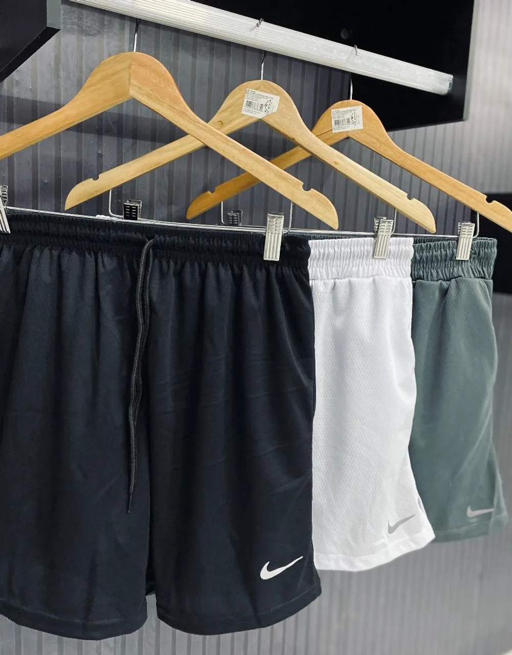 Shorts Nike esportivo Dry Fit - 2 em 1