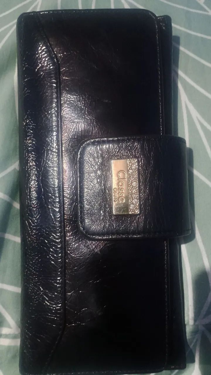 Carteira de mão em couro