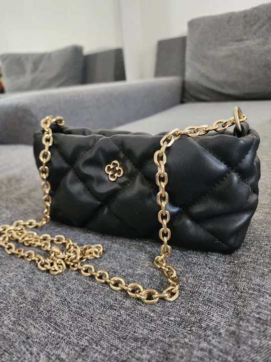 Bolsa Pequena Preta Matelassê Alça Corrente - Capodarte