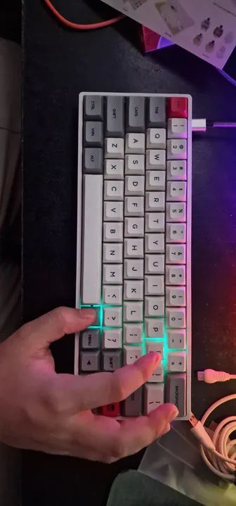 Teclado Mecânico 60% RGB - Com Software Avançado - Modelo Branco - Foto 2